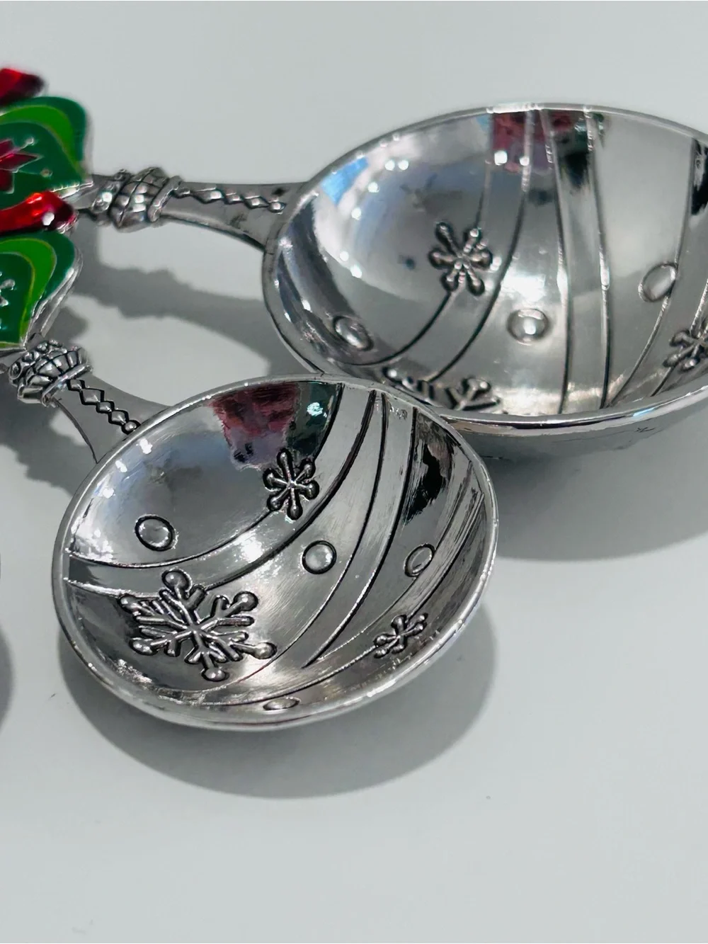 Ganz Measuring Spoon Set 4 Piece Snowflakes Christmas Ornaments Red Green